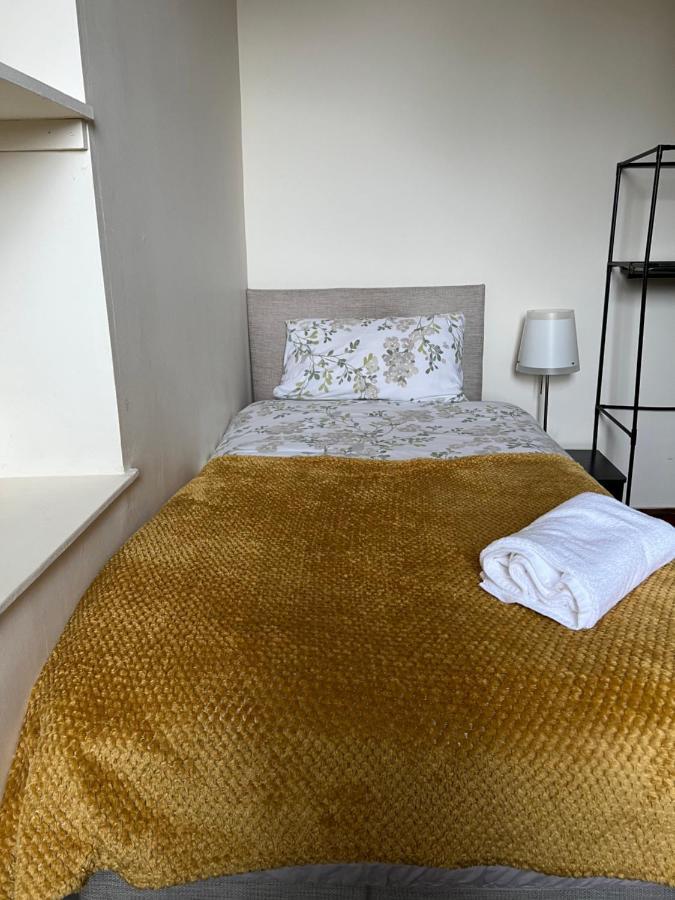 4 Bed Bungalow Near Airport Edimburgo Esterno foto