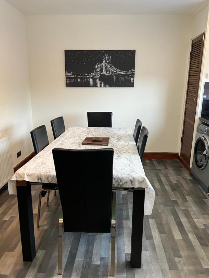 4 Bed Bungalow Near Airport Edimburgo Esterno foto