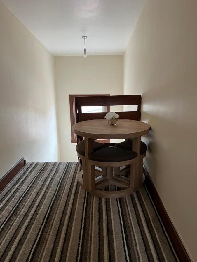4 Bed Bungalow Near Airport Edimburgo Esterno foto