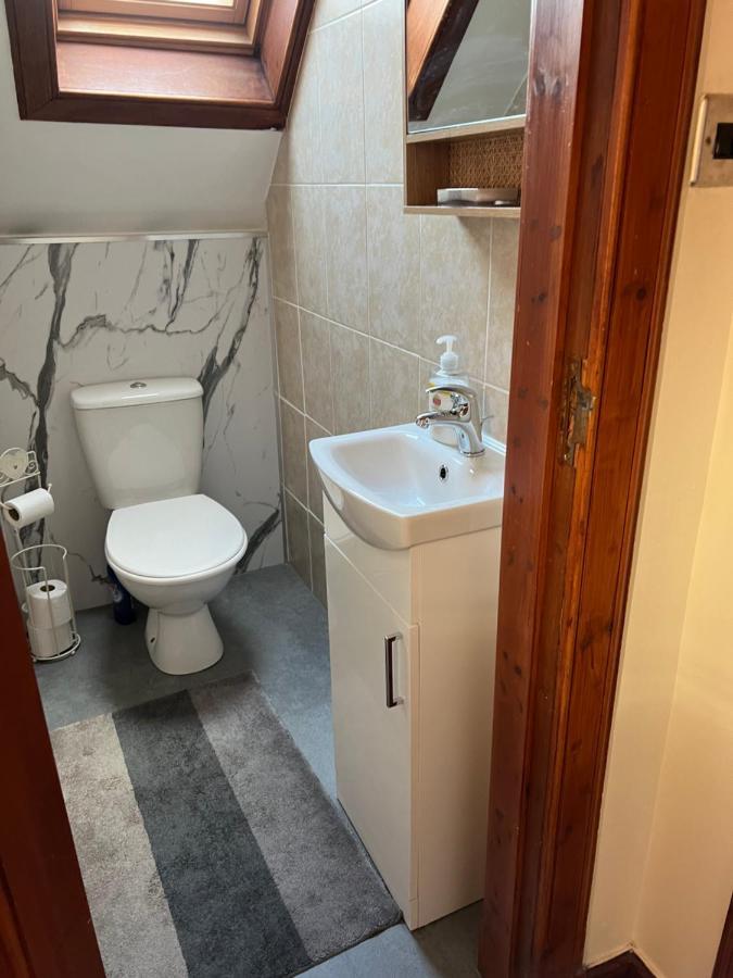 4 Bed Bungalow Near Airport Edimburgo Esterno foto