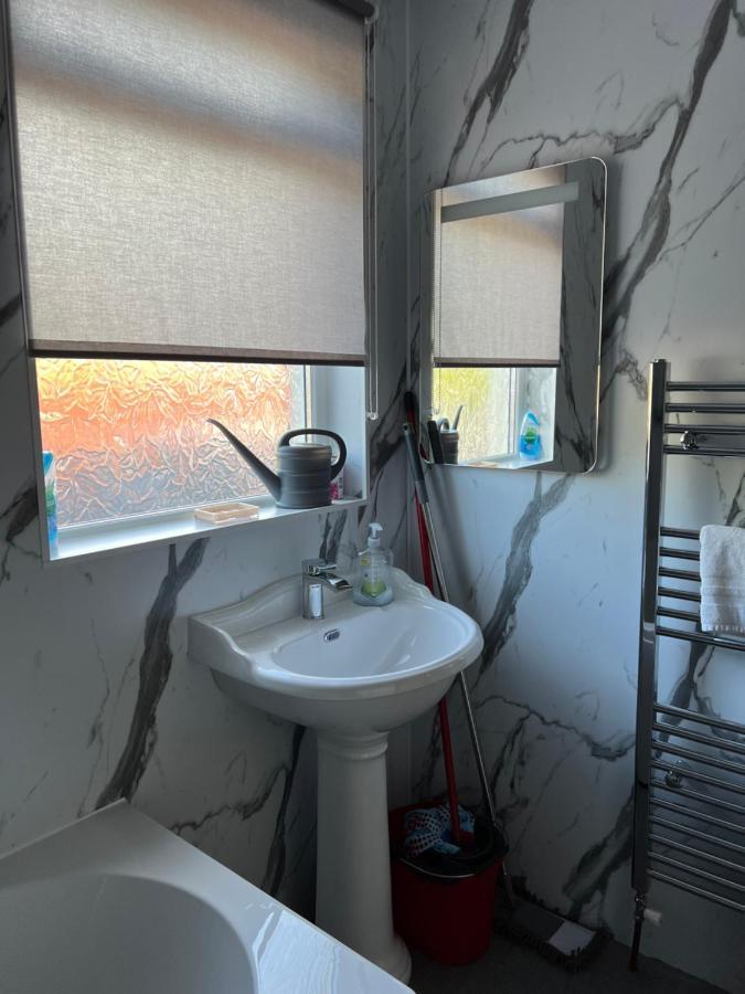 4 Bed Bungalow Near Airport Edimburgo Esterno foto