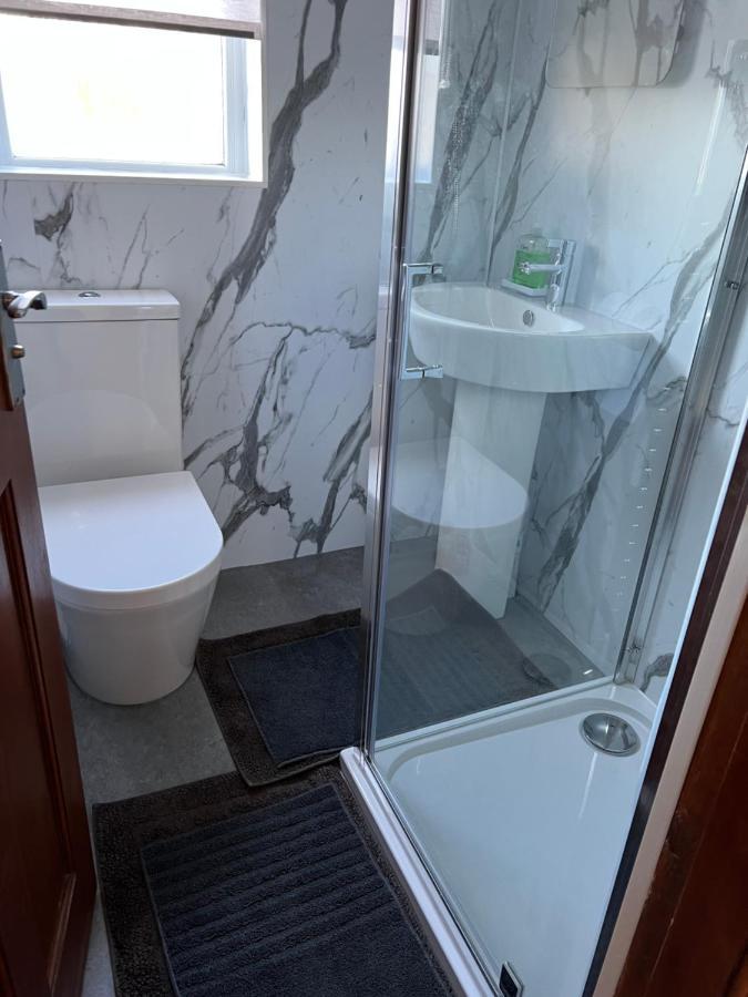 4 Bed Bungalow Near Airport Edimburgo Esterno foto