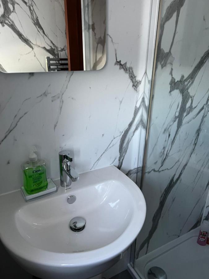 4 Bed Bungalow Near Airport Edimburgo Esterno foto