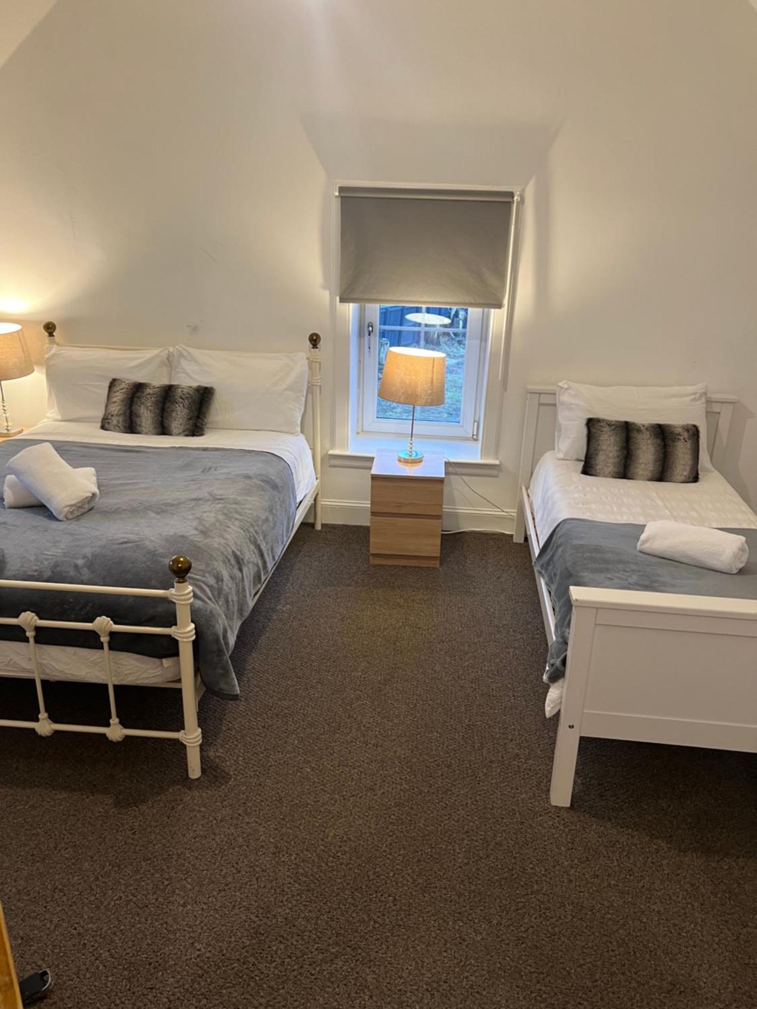 4 Bed Bungalow Near Airport Edimburgo Esterno foto