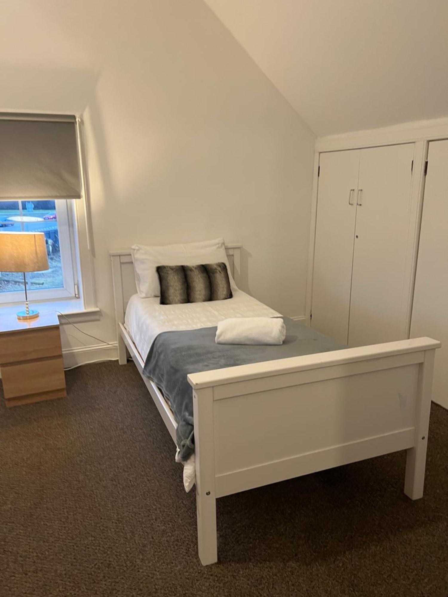 4 Bed Bungalow Near Airport Edimburgo Esterno foto