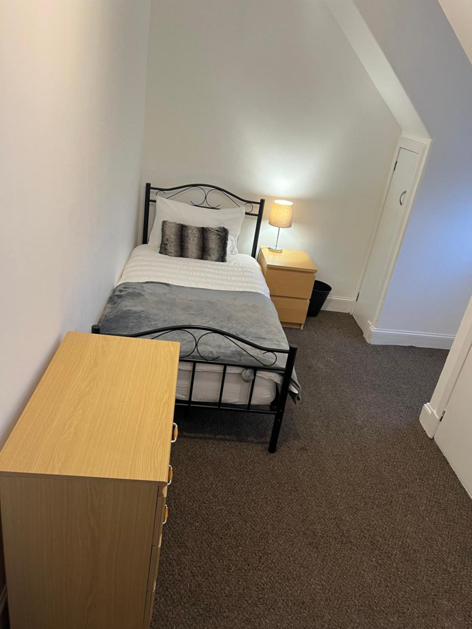 4 Bed Bungalow Near Airport Edimburgo Esterno foto