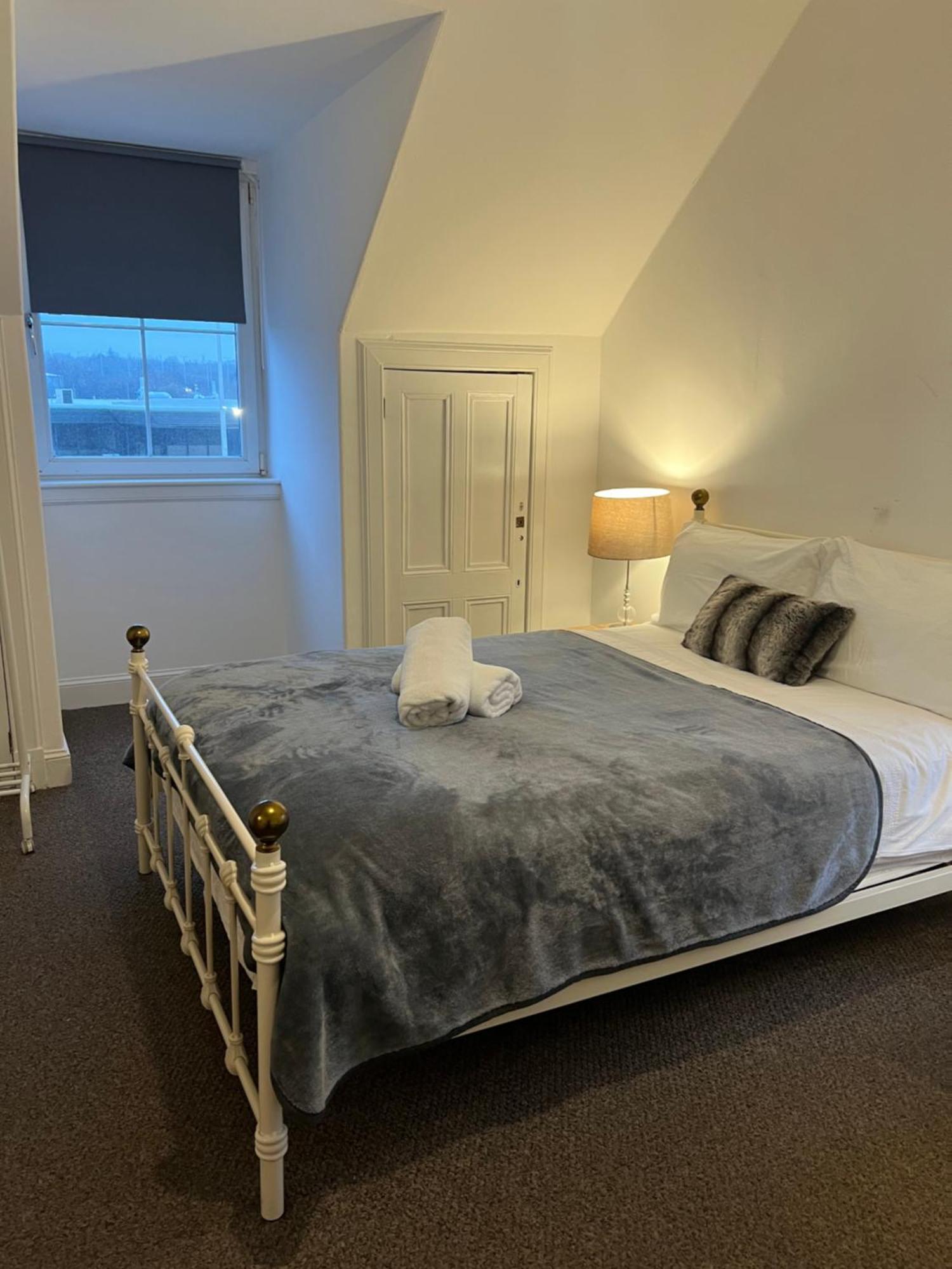 4 Bed Bungalow Near Airport Edimburgo Esterno foto