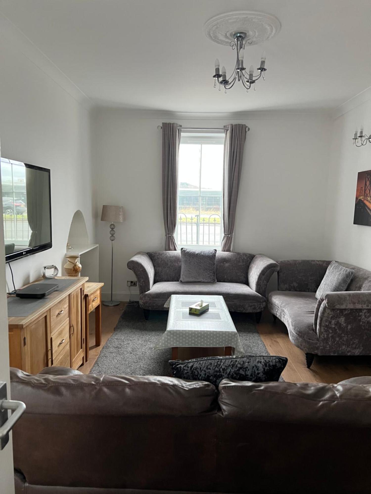 4 Bed Bungalow Near Airport Edimburgo Esterno foto