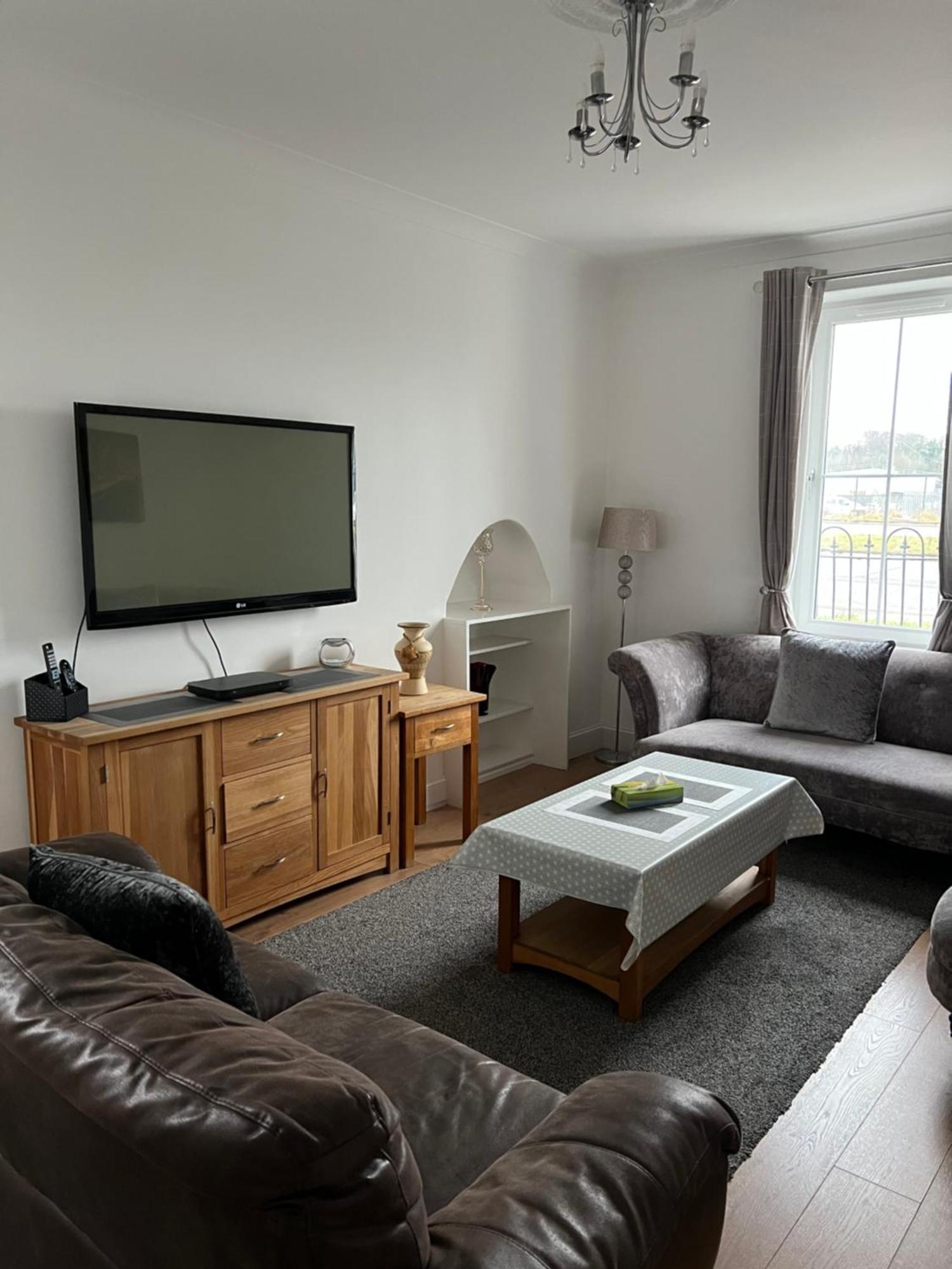4 Bed Bungalow Near Airport Edimburgo Esterno foto